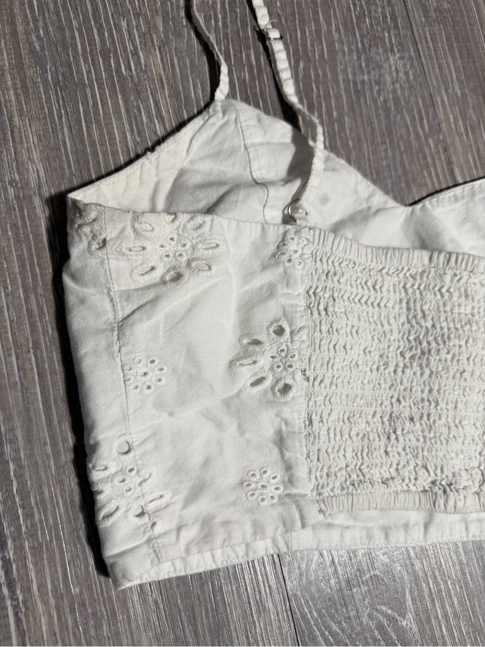 White Floral Eyelet Cropped Cami Top - Size M - Picture 5 of 8